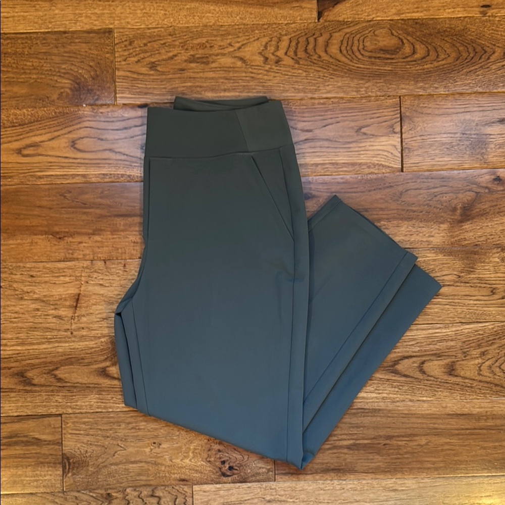 Athleta Endless Pant in Bali Green